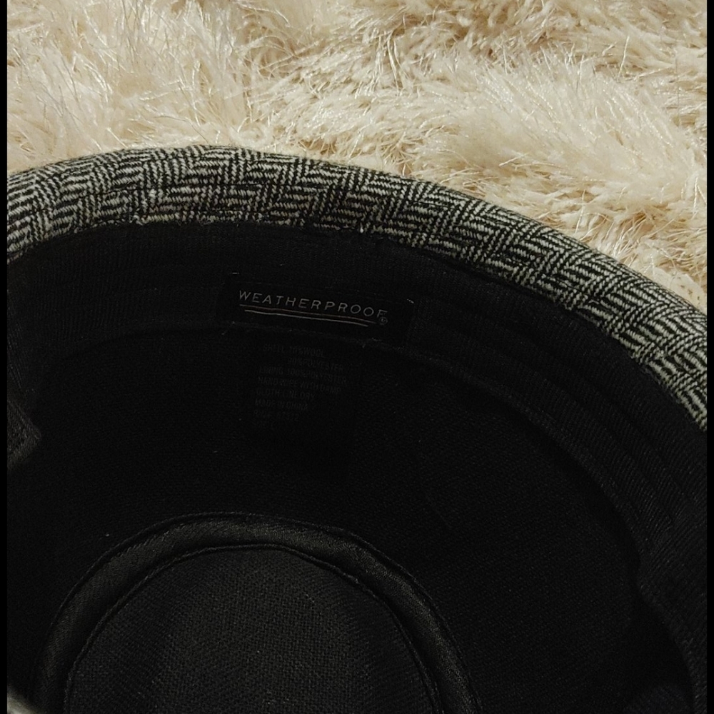 Hat - Picture 3 of 4